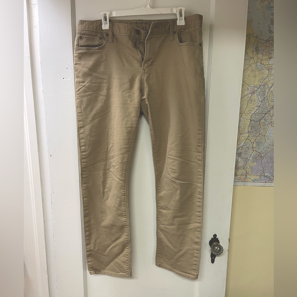 Banana Republic Men’s Pants. 34x32 slim fit. Khaki pants.